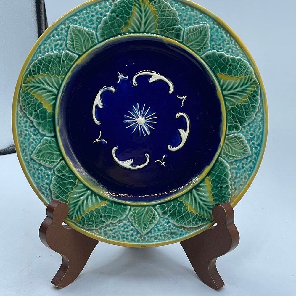 English Majolica plate Wedgwood cobalt but green cabbage leaf border.